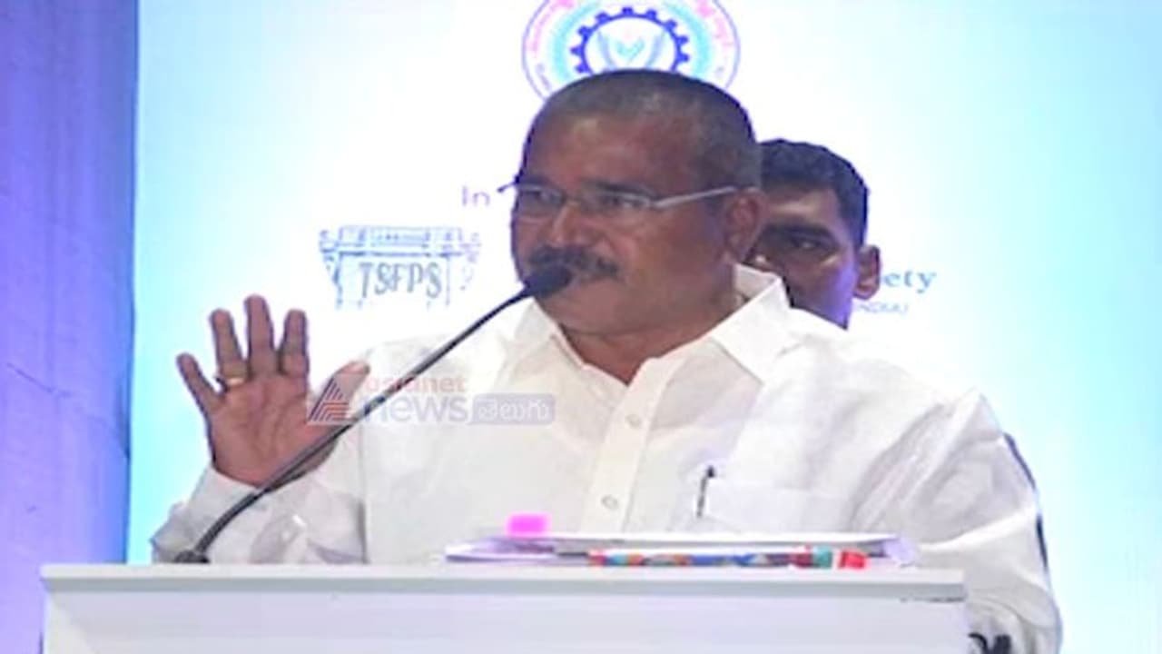 ధాన్యంపై తేల్చరు, ప్రేమలేఖలు రాసేందుకు ఢిల్లీ వచ్చినట్లు ఫీలవుతున్నారు: కేంద్ర మంత్రులపై నిరంజన్రెడ్డి ఆగ్రహం ధాన్యంపై తేల్చరు, ప్రేమలేఖలు రాసేందుకు ఢిల్లీ వచ్చినట్లు ఫీలవుతున్నారు: కేంద్ర మంత్రులపై నిరంజన్రెడ్డి ఆగ్రహం