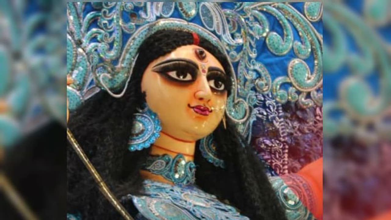 এবার ধরাধামে শান্তির বার্তায় মগ্ন সিংহী পার্ক সর্বজনীন, প্রকাশ্যে আনল তাদের পুজোর থিম এবার ধরাধামে শান্তির বার্তায় মগ্ন সিংহী পার্ক সর্বজনীন, প্রকাশ্যে আনল তাদের পুজোর থিম