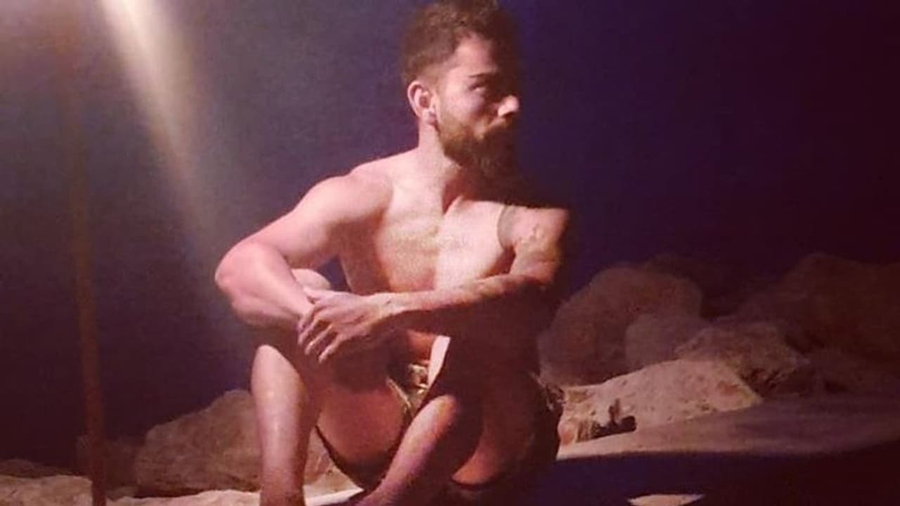 विराट कोहली ने शर्टलेश फोटो पोस्ट कर लिखी ऐसी बात, ट्विटर यूजर्स ने मजे ले लिए विराट कोहली ने शर्टलेश फोटो पोस्ट कर लिखी ऐसी बात, ट्विटर यूजर्स ने मजे ले लिए