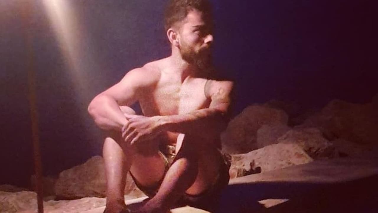 ಕೊಹ್ಲಿ ಅರೆಬೆತ್ತಲೆ ಫೋಟೋ; ಟ್ರೋಲ್ ಮಾಡಿದ ಫ್ಯಾನ್ಸ್! ಕೊಹ್ಲಿ ಅರೆಬೆತ್ತಲೆ ಫೋಟೋ; ಟ್ರೋಲ್ ಮಾಡಿದ ಫ್ಯಾನ್ಸ್!