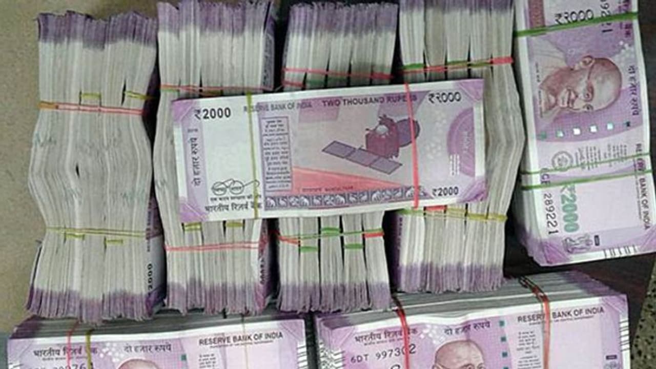 రూ.1,800 జీతంతో మొదలు.. ఇప్పుడు ఆస్తుల విలువ రూ. 5 కోట్లు