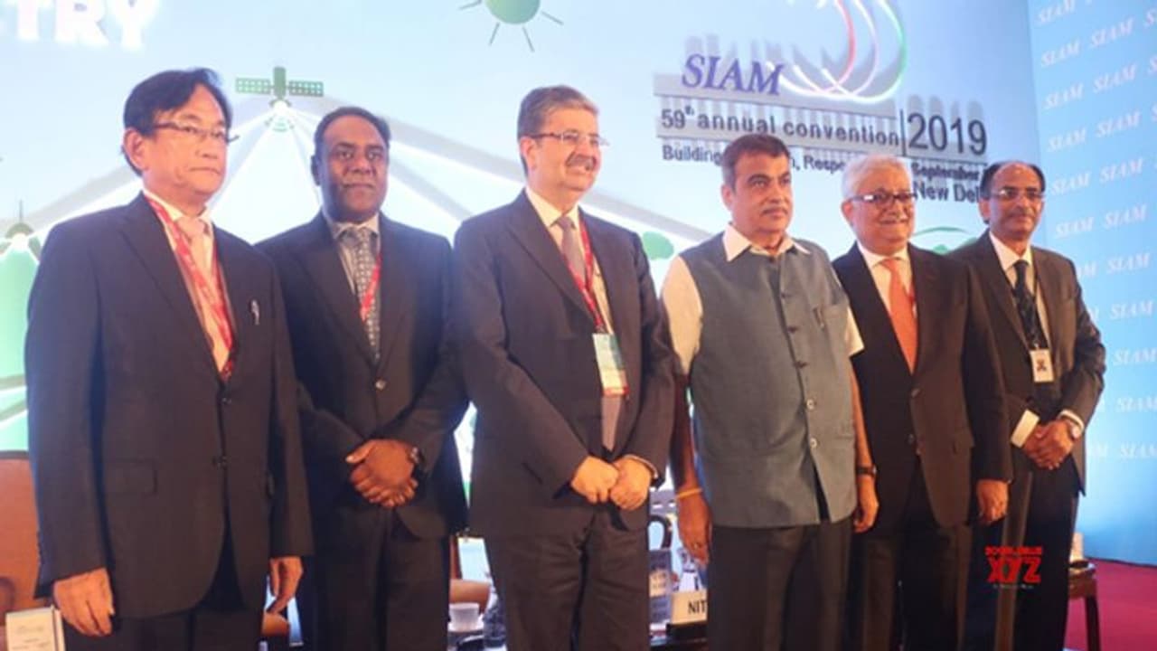 డోంట్ వర్రీ!! ఆదుకుంటాం: ఆటో రంగానికి గడ్కరీ భరోసా డోంట్ వర్రీ!! ఆదుకుంటాం: ఆటో రంగానికి గడ్కరీ భరోసా