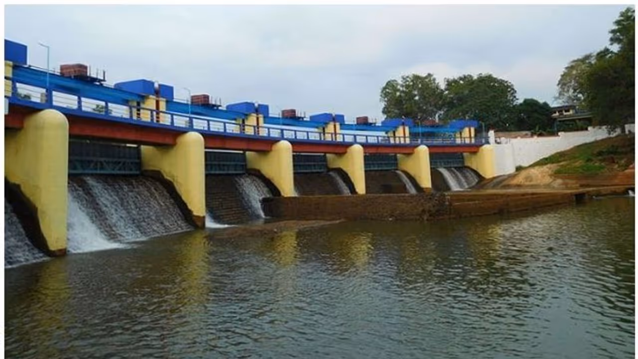 പ്രതീക്ഷിച്ചതിലും കനത്ത മഴ; അരുവിക്കര ഡാം മുന്നറിയിപ്പില്ലാതെ തുറന്നു ; വിവാദം