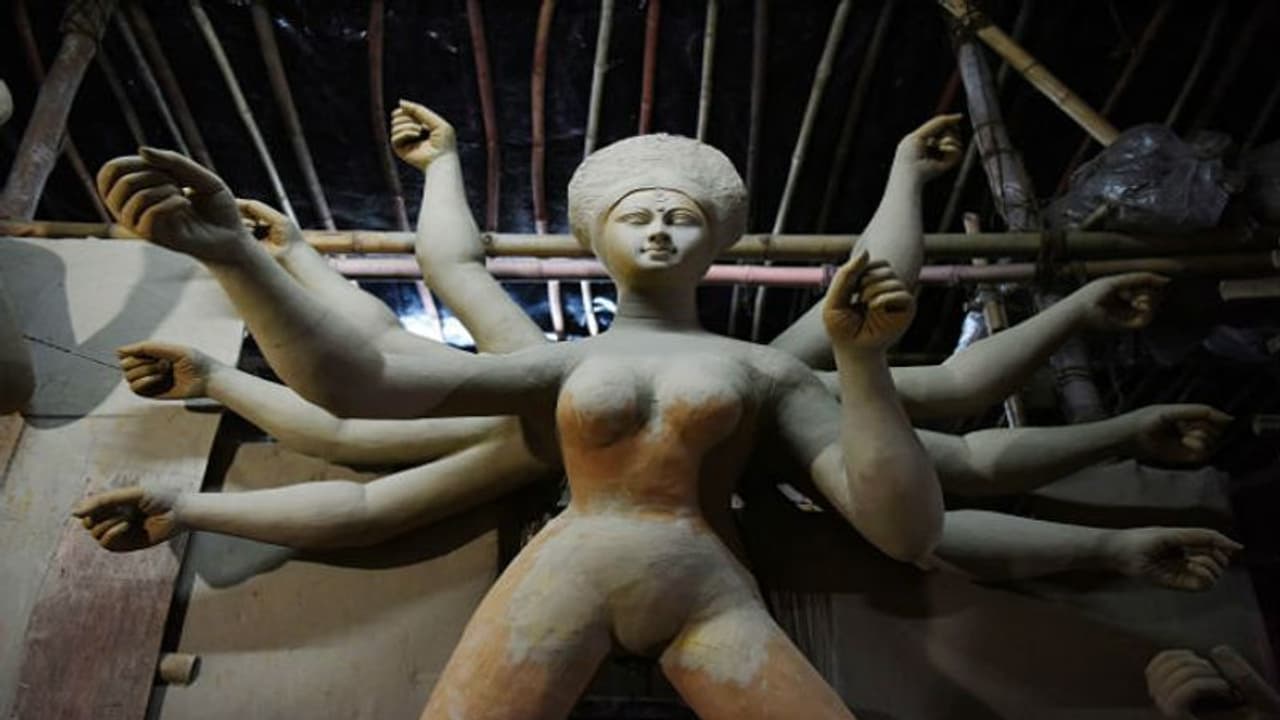 আদ্যিকালের দুর্গার সঙ্গে নতুনের মেলবন্ধন, নতুন থিমে রাজডাঙ্গা নবোদয় সংঘ আদ্যিকালের দুর্গার সঙ্গে নতুনের মেলবন্ধন, নতুন থিমে রাজডাঙ্গা নবোদয় সংঘ