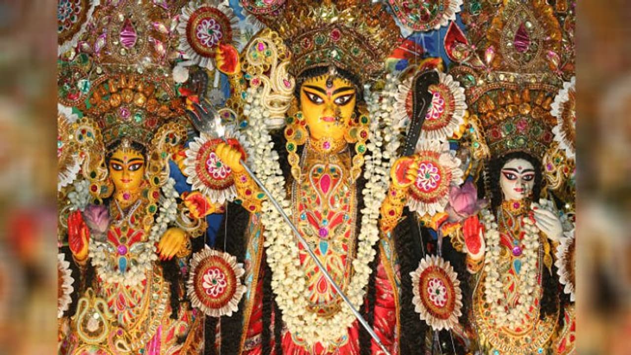 ভূকৈলাস রাজবাড়িতে আজও মা অধিষ্ঠান করেছেন পতিতপাবনী দুর্গা রূপে ভূকৈলাস রাজবাড়িতে আজও মা অধিষ্ঠান করেছেন পতিতপাবনী দুর্গা রূপে