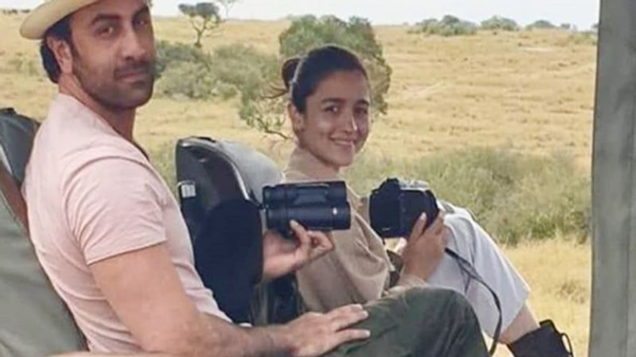 সামনেই বাঘ সিংহ হরিণ, কেমন ছিল আলিয়ার আফ্রিকা সফর, দেখুন ভিডিও সামনেই বাঘ সিংহ হরিণ, কেমন ছিল আলিয়ার আফ্রিকা সফর, দেখুন ভিডিও