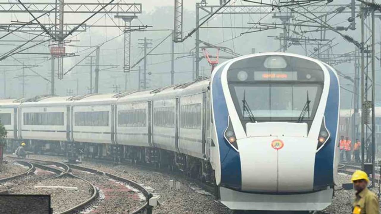 നാലുവരി റോഡിന്റെ പകുതി മാത്രം മതി, കേരളത്തിന്റെ അര്ധ അതിവേഗ റെയില്പാത ഈ രീതിയില് നാലുവരി റോഡിന്റെ പകുതി മാത്രം മതി, കേരളത്തിന്റെ അര്ധ അതിവേഗ റെയില്പാത ഈ രീതിയില്