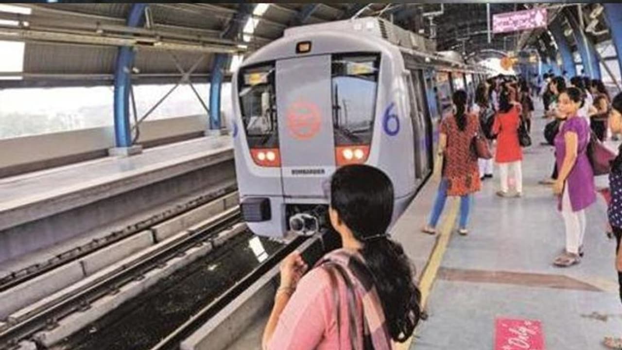 सुप्रीम कोर्ट ने केजरीवाल से पूछा, महिलाओं को फ्री सवारी क्यों, मेट्रों को बर्बाद करना चाहते हैं? सुप्रीम कोर्ट ने केजरीवाल से पूछा, महिलाओं को फ्री सवारी क्यों, मेट्रों को बर्बाद करना चाहते हैं?