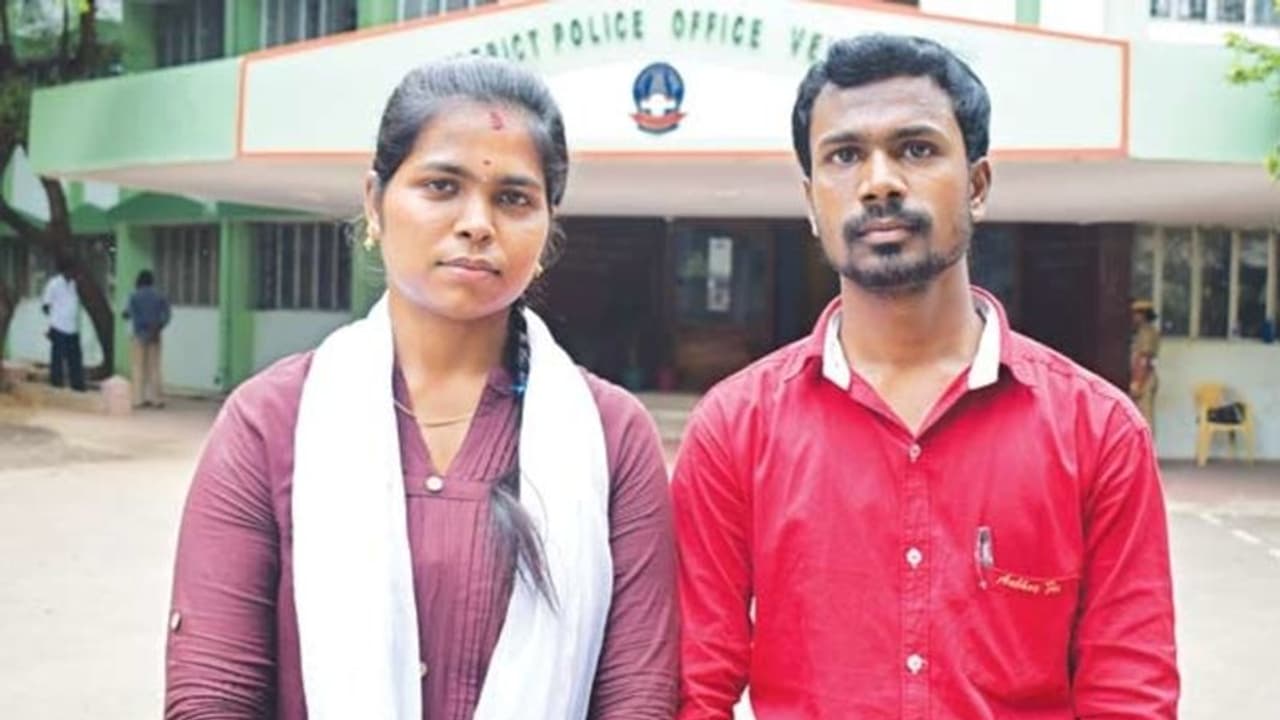 எஸ்பி அலுவலகத்தில் கதறும் இளம் ஜோடி..! திருமணமான ஒரே வாரத்தில் இப்படியா..?! எஸ்பி அலுவலகத்தில் கதறும் இளம் ஜோடி..! திருமணமான ஒரே வாரத்தில் இப்படியா..?!