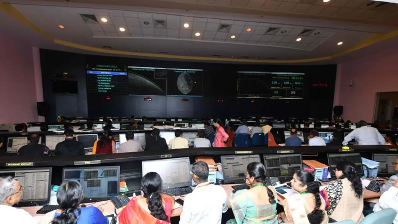 অধরা রইল ইতিহাস,তবুও ইসরোকে উৎসাহ যোগাতে শুভেচ্ছাবার্তায় উপচে পড়ল সোশ্যাল মিডিয়া অধরা রইল ইতিহাস,তবুও ইসরোকে উৎসাহ যোগাতে শুভেচ্ছাবার্তায় উপচে পড়ল সোশ্যাল মিডিয়া