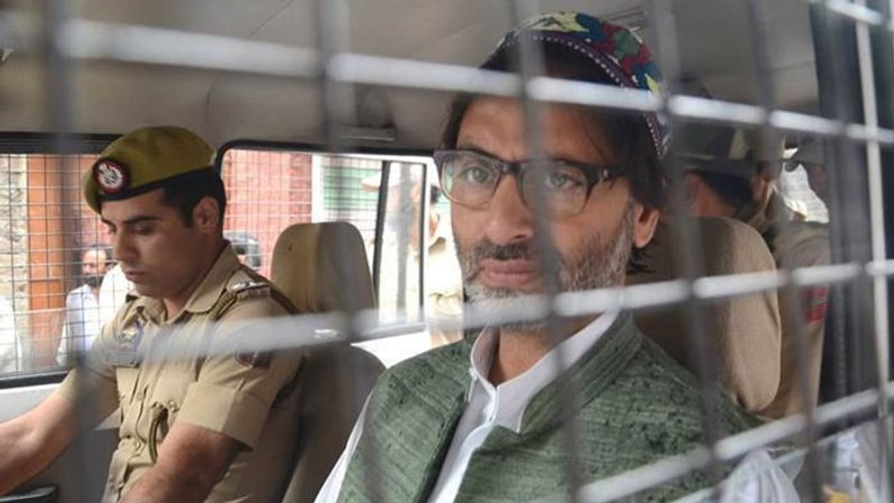 1990 ൽ നാല് എയര്ഫോഴ്സ് ഉദ്യോഗസ്ഥരെ വധിച്ച കേസിൽ യാസീൻ മാലിക് നിരപരാധിത്വം അവകാശപ്പെടുമ്പോൾ 1990 ൽ നാല് എയര്ഫോഴ്സ് ഉദ്യോഗസ്ഥരെ വധിച്ച കേസിൽ യാസീൻ മാലിക് നിരപരാധിത്വം അവകാശപ്പെടുമ്പോൾ