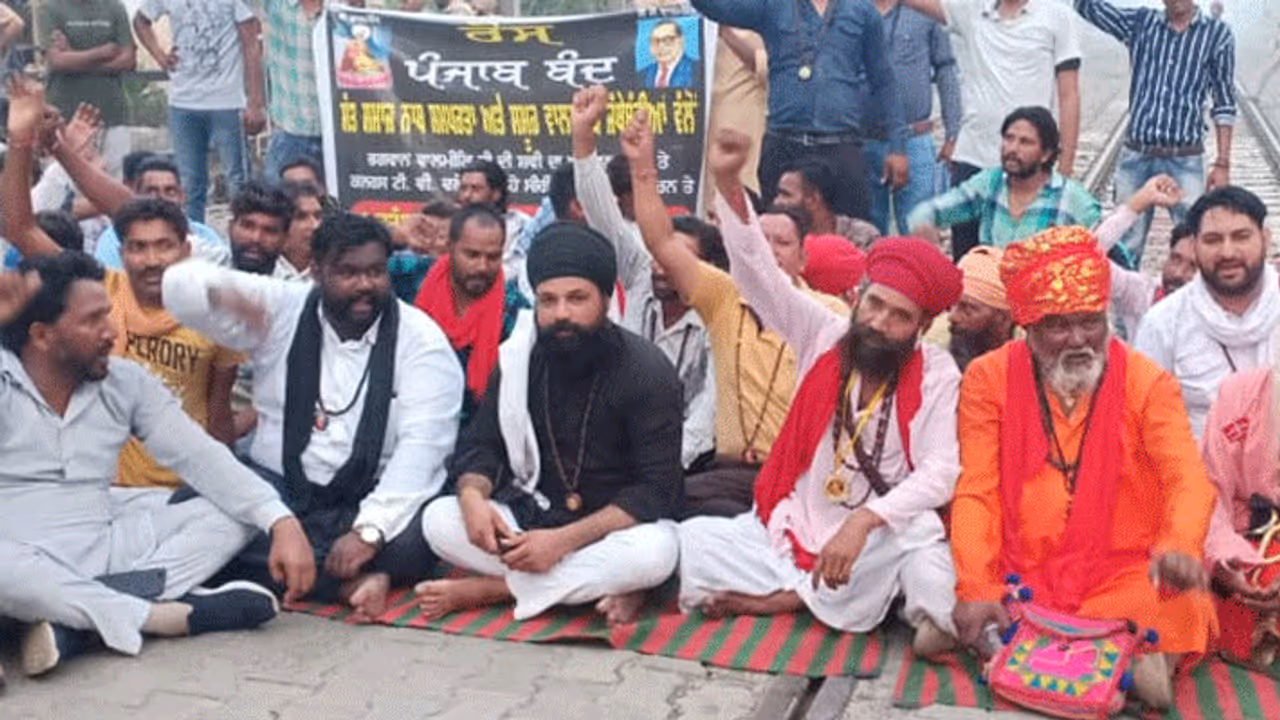 इस TV सीरियल को देख लोगों ने जला दी दुकानें, शासन को लगानी पड़ी रोक, जानिए क्या है मामला इस TV सीरियल को देख लोगों ने जला दी दुकानें, शासन को लगानी पड़ी रोक, जानिए क्या है मामला