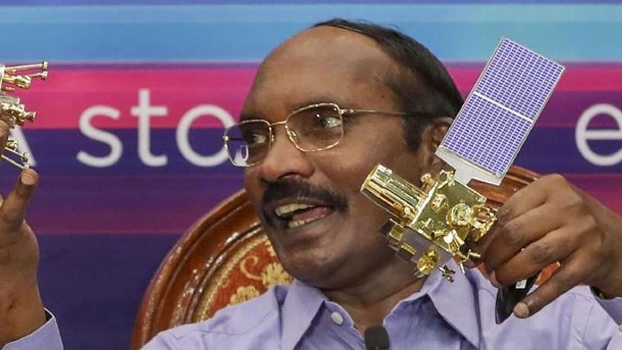 14 ದಿನ ಟೈಮಿದೆ, ಈಗಲೂ ಲ್ಯಾಂಡರ್ ಸಂಪರ್ಕಕ್ಕೆ ಯತ್ನಿಸುತ್ತೇವೆ: ಇಸ್ರೋ ಮುಖ್ಯಸ್ಥ 14 ದಿನ ಟೈಮಿದೆ, ಈಗಲೂ ಲ್ಯಾಂಡರ್ ಸಂಪರ್ಕಕ್ಕೆ ಯತ್ನಿಸುತ್ತೇವೆ: ಇಸ್ರೋ ಮುಖ್ಯಸ್ಥ