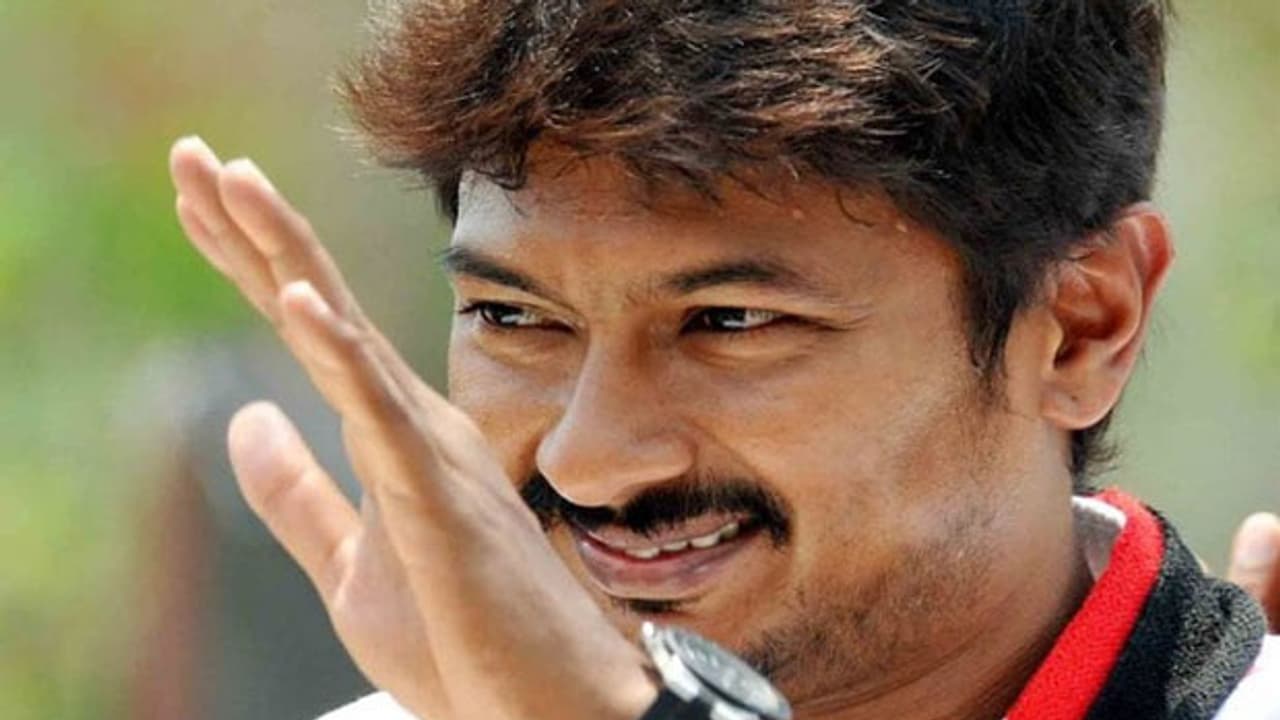 உதயநிதி தன் கட்சி தொண்டனுக்கு பச்சை துரோகம் பண்ணுறார்! நல்ல ரேட் வந்தா இளைஞரணியை வித்துடுவார் போல!: உதயநிதி தன் கட்சி தொண்டனுக்கு பச்சை துரோகம் பண்ணுறார்! நல்ல ரேட் வந்தா இளைஞரணியை வித்துடுவார் போல!: