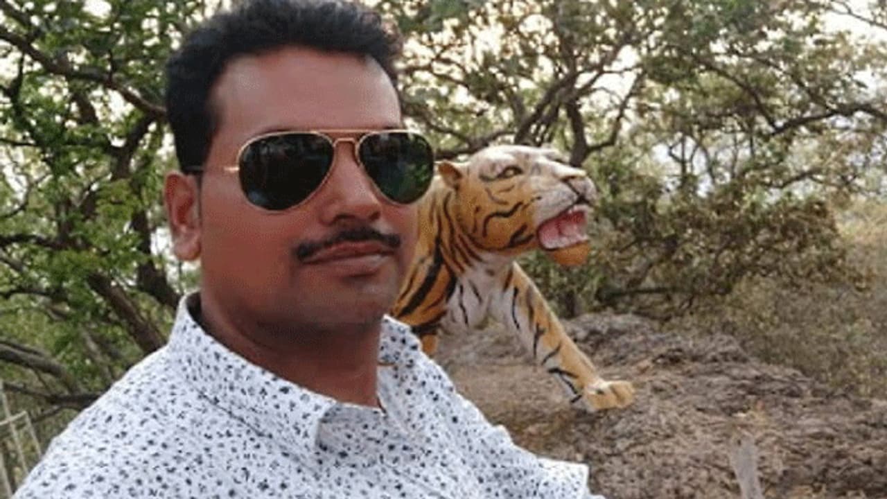 पति ने अपनी पत्नी को फोन कर कहा, अब अपना सिंदूर मिटा दो...एक साल पहले हुई थी शादी पति ने अपनी पत्नी को फोन कर कहा, अब अपना सिंदूर मिटा दो...एक साल पहले हुई थी शादी