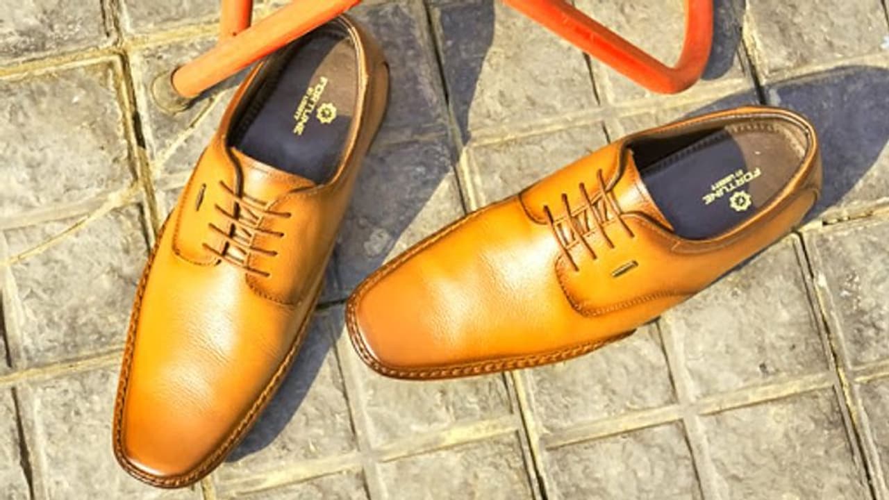 तरक्की में बाधा डालते हैं तोहफे में मिले जूते, बिगाड़ सकते हैं बने काम तरक्की में बाधा डालते हैं तोहफे में मिले जूते, बिगाड़ सकते हैं बने काम