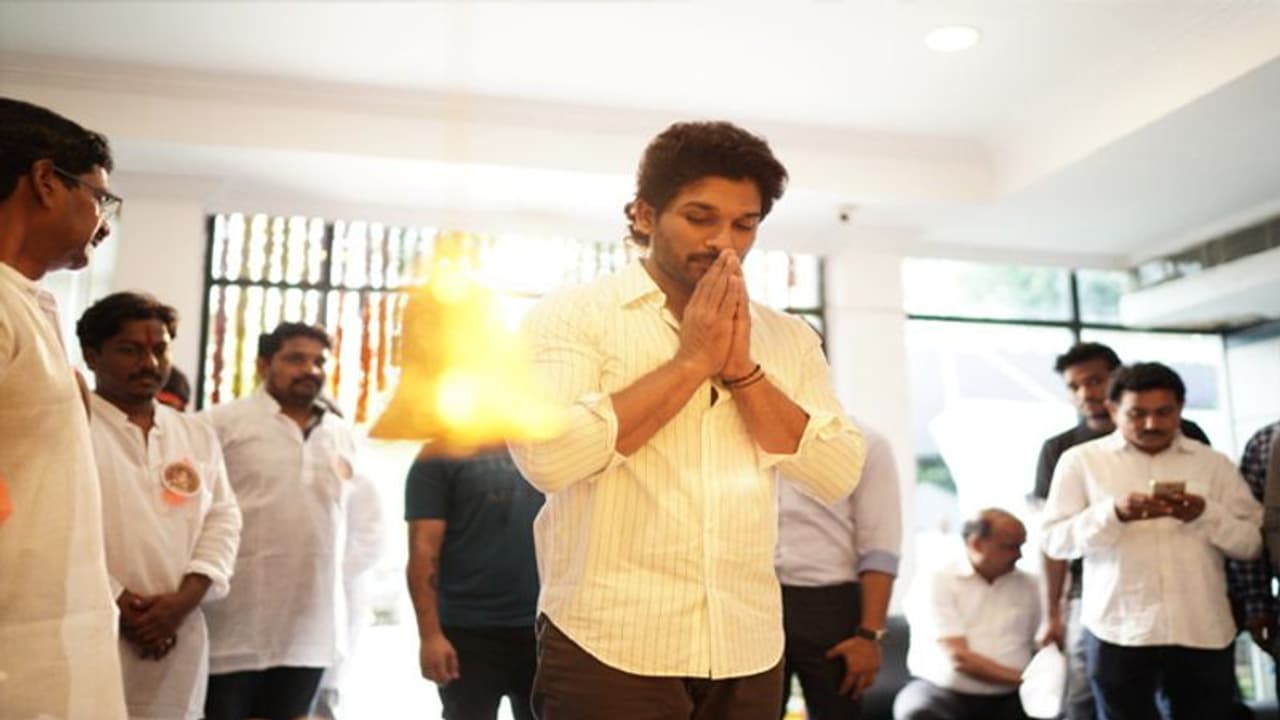 సైరా ఈవెంట్ కి బన్నీ దూరం.. మొదలైన అనుమానాలు? సైరా ఈవెంట్ కి బన్నీ దూరం.. మొదలైన అనుమానాలు?