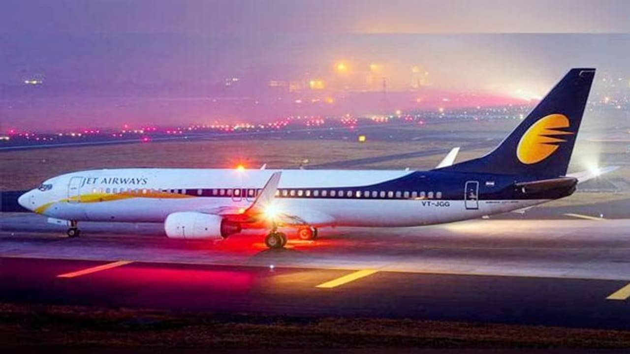 आर्थिक तंगी के चलते पत्नी को गुजारा भत्ता भी नहीं दे पा रहा जेट कर्मचारी, SC से कहा इस धारा को ही खत्म कर दो आर्थिक तंगी के चलते पत्नी को गुजारा भत्ता भी नहीं दे पा रहा जेट कर्मचारी, SC से कहा इस धारा को ही खत्म कर दो