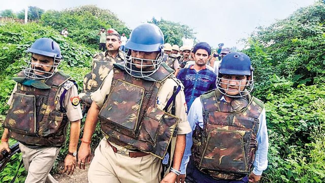 కర్నూల్ జిల్లాలో మొహర్రం వేడుకల్లో ఉద్రిక్తత,లాఠీచార్జీ