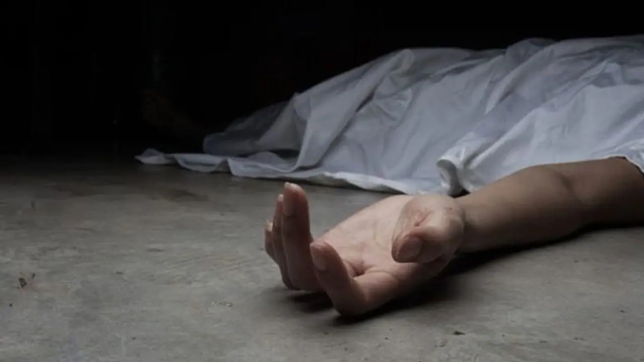 நோயாளிகளுக்கு சிகிச்சை அளித்த மருத்துவர் மயங்கி விழுந்து சாவு.. பணியின் போது உயிர் நீத்த பரிதாபம்..!