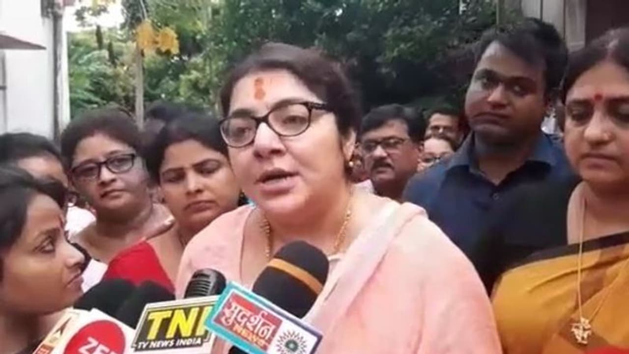 করোনা মোকাবিলায় আর্থিক সাহায্য বিজেপি সাংসদের, কোটি টাকা দিলেন জেলাশাসককে করোনা মোকাবিলায় আর্থিক সাহায্য বিজেপি সাংসদের, কোটি টাকা দিলেন জেলাশাসককে