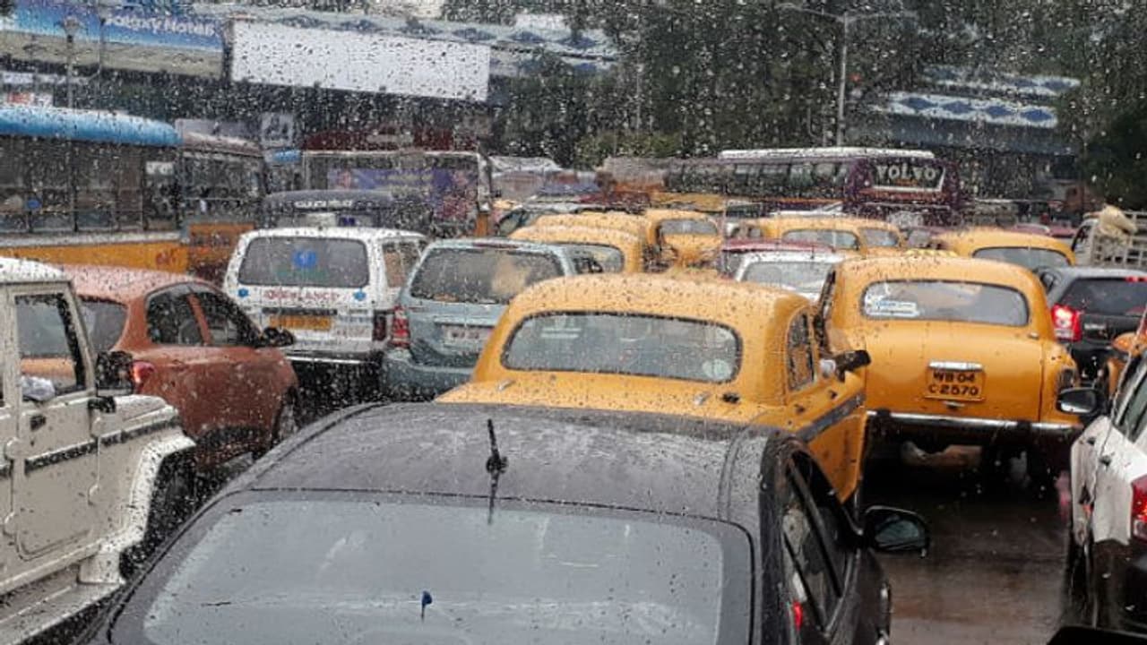 বন্ধ চিংড়িহাটা উড়ালপুল, সোমবার সকালেও বাইপাসে ভোগান্তির আশঙ্কা বন্ধ চিংড়িহাটা উড়ালপুল, সোমবার সকালেও বাইপাসে ভোগান্তির আশঙ্কা