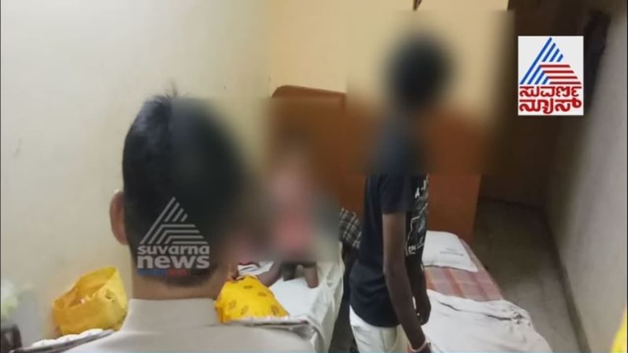 ಚಿತ್ರದುರ್ಗ: ಅನೈತಿಕ ಸಂಬಂಧ? ಲಾಡ್ಜ್ನಲ್ಲಿ ಮಕ್ಕಳನ್ನು ಮಲಗಿಸಿ ಮಹಿಳೆ ಕೊಲೆ ಮಾಡಿ ಆತ್ಮಹತ್ಯೆ ಚಿತ್ರದುರ್ಗ: ಅನೈತಿಕ ಸಂಬಂಧ? ಲಾಡ್ಜ್ನಲ್ಲಿ ಮಕ್ಕಳನ್ನು ಮಲಗಿಸಿ ಮಹಿಳೆ ಕೊಲೆ ಮಾಡಿ ಆತ್ಮಹತ್ಯೆ