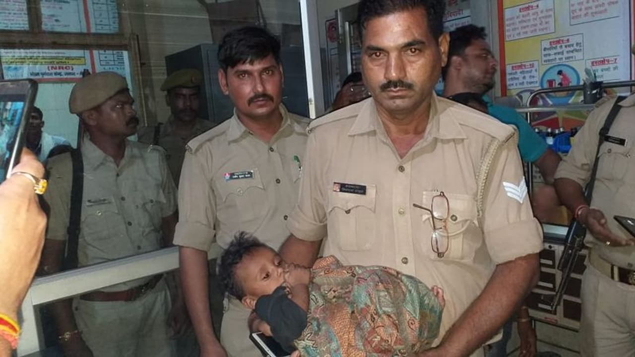 यूपी पुलिस ने कायम की मिसाल, चोरी किया बच्चा डेढ़ घंटे के अंदर किया बरामद