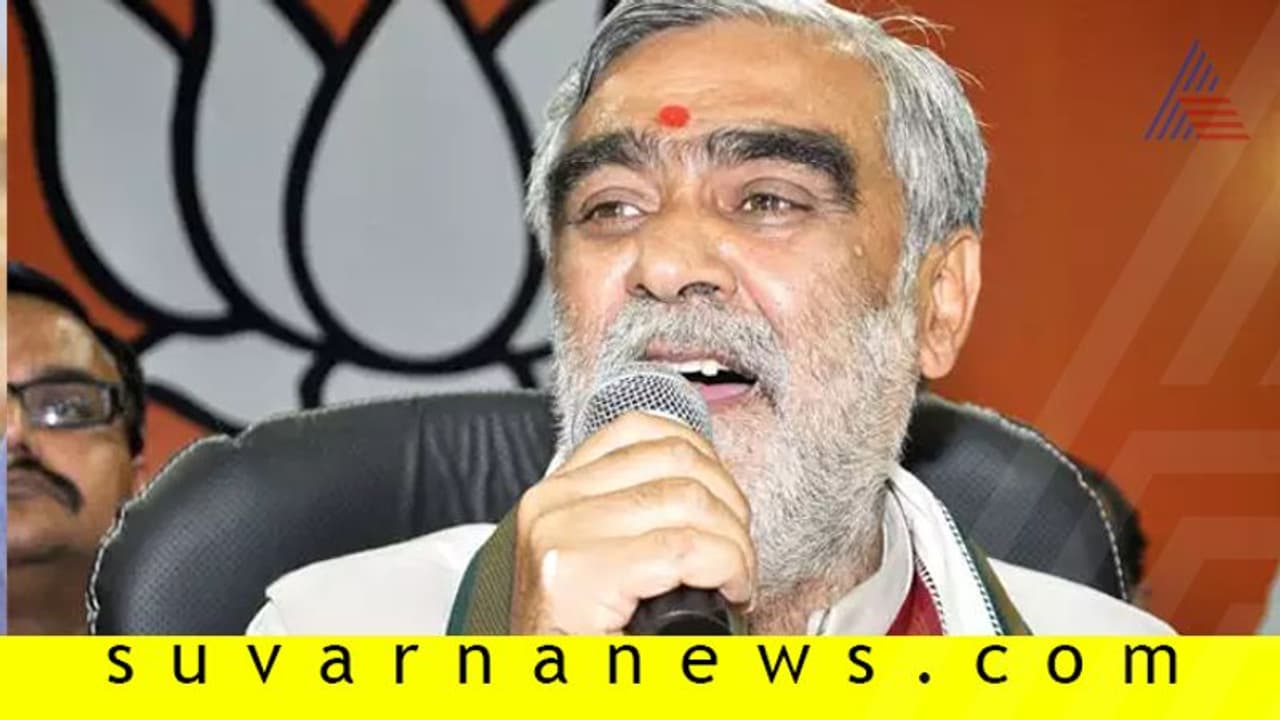 'ಮಾಜಿ ಪ್ರಧಾನಿ ಮೊರಾರ್ಜಿ ಗೋಮೂತ್ರ ಸೇವಿಸ್ತಿದ್ದರು' 'ಮಾಜಿ ಪ್ರಧಾನಿ ಮೊರಾರ್ಜಿ ಗೋಮೂತ್ರ ಸೇವಿಸ್ತಿದ್ದರು'