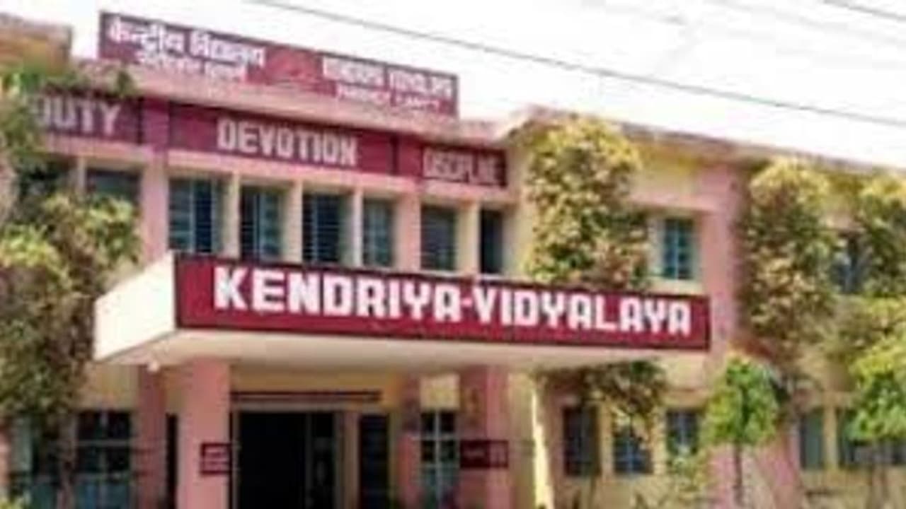 KVS Admission 2023: கேந்திரிய வித்யாலயா பள்ளிகளில் மாணவர் சேர்க்கை தொடங்கியது! விண்ணப்பிப்பது எப்படி தெரியுமா?