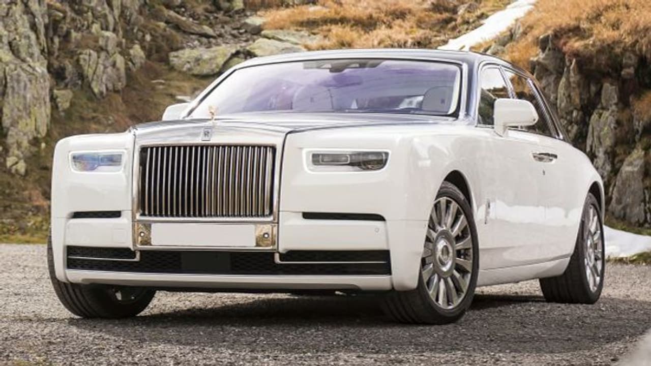 కన్నెర్ర చేసిన ఈడీ.. రోల్స్ రాయిస్‌పై కేసు