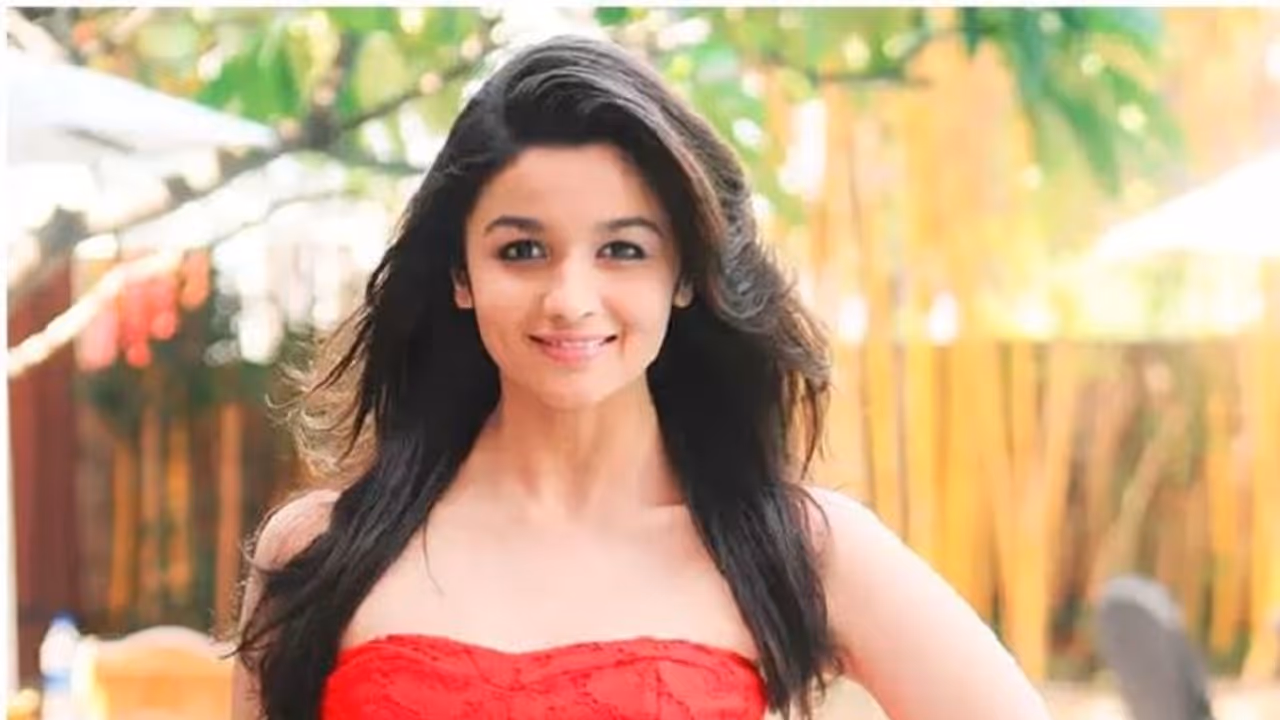 ఇంత పొగరా..? అలియాను తిట్టిపోస్తున్న నెటిజన్లు!