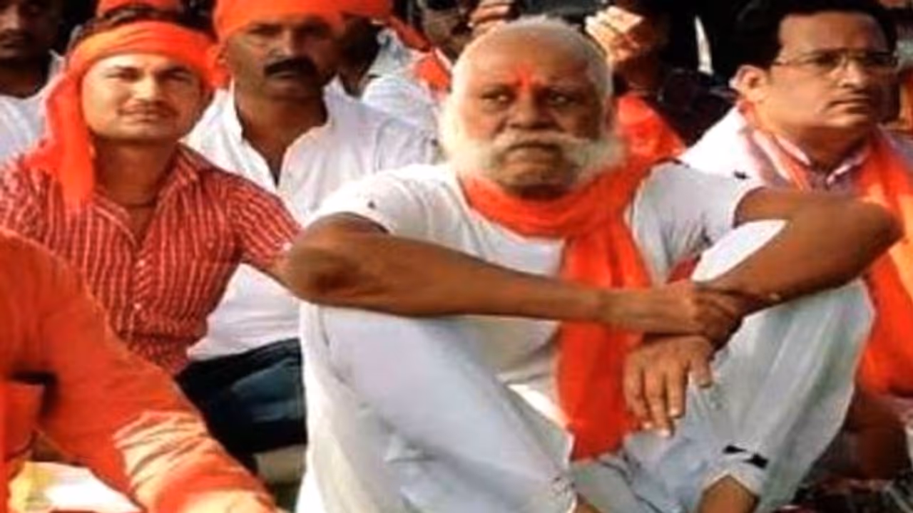 अपने महल में नजरबंद रहेंगे राजा भैया के पिता, जानें क्यों प्रशासन ने लिया ये फैसला अपने महल में नजरबंद रहेंगे राजा भैया के पिता, जानें क्यों प्रशासन ने लिया ये फैसला