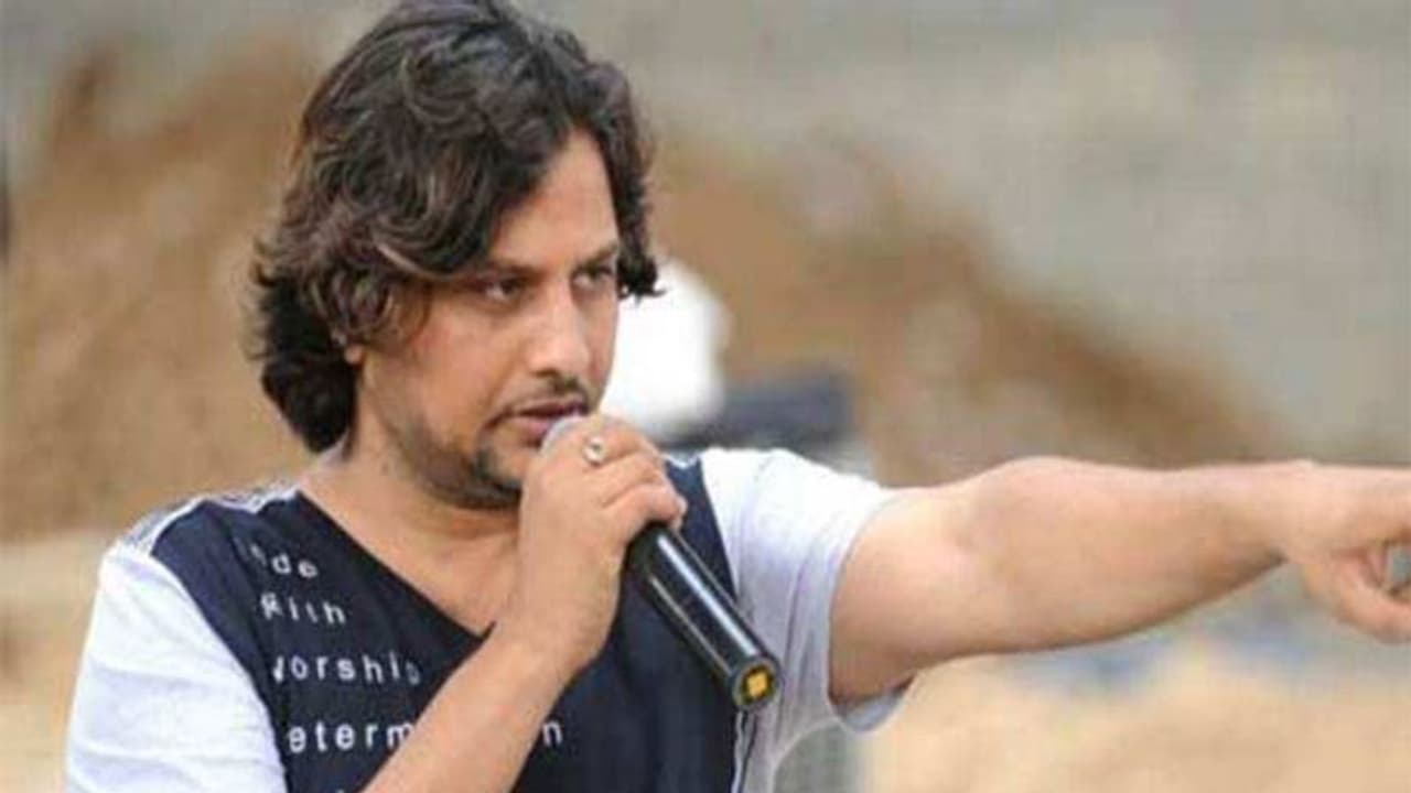 'సైరా' గురించి షాకింగ్ విషయం రివీల్ చేసిన సురేంద్రరెడ్డి! 'సైరా' గురించి షాకింగ్ విషయం రివీల్ చేసిన సురేంద్రరెడ్డి!