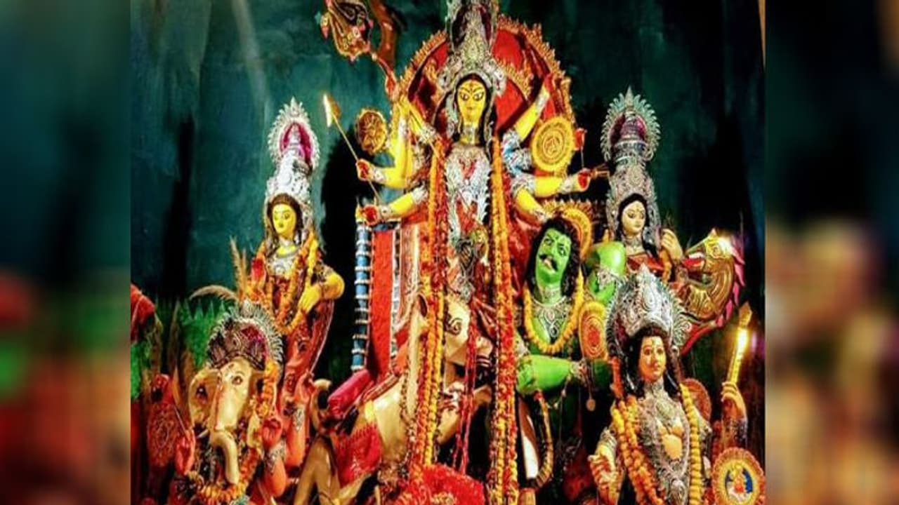 সাবেকিয়ানা নয়, এবার পুজোয় থিমের পথেই হাঁটছে কালী সংঘ রাজার ঘাট দুর্গোৎসব কমিটি সাবেকিয়ানা নয়, এবার পুজোয় থিমের পথেই হাঁটছে কালী সংঘ রাজার ঘাট দুর্গোৎসব কমিটি