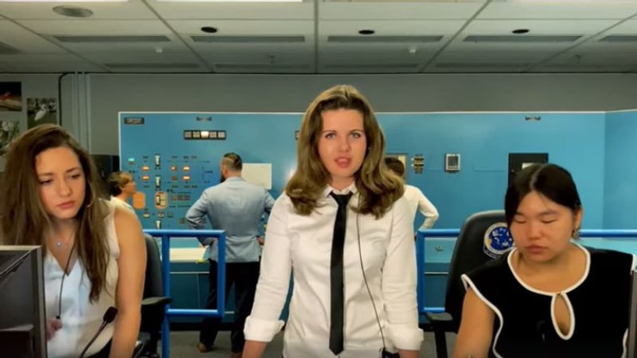 വനിതയെ ചന്ദ്രനിലിറക്കാന് നാസ; അടിച്ചുപൊളിപ്പാട്ടുമായി പരിശീലകര് വനിതയെ ചന്ദ്രനിലിറക്കാന് നാസ; അടിച്ചുപൊളിപ്പാട്ടുമായി പരിശീലകര്