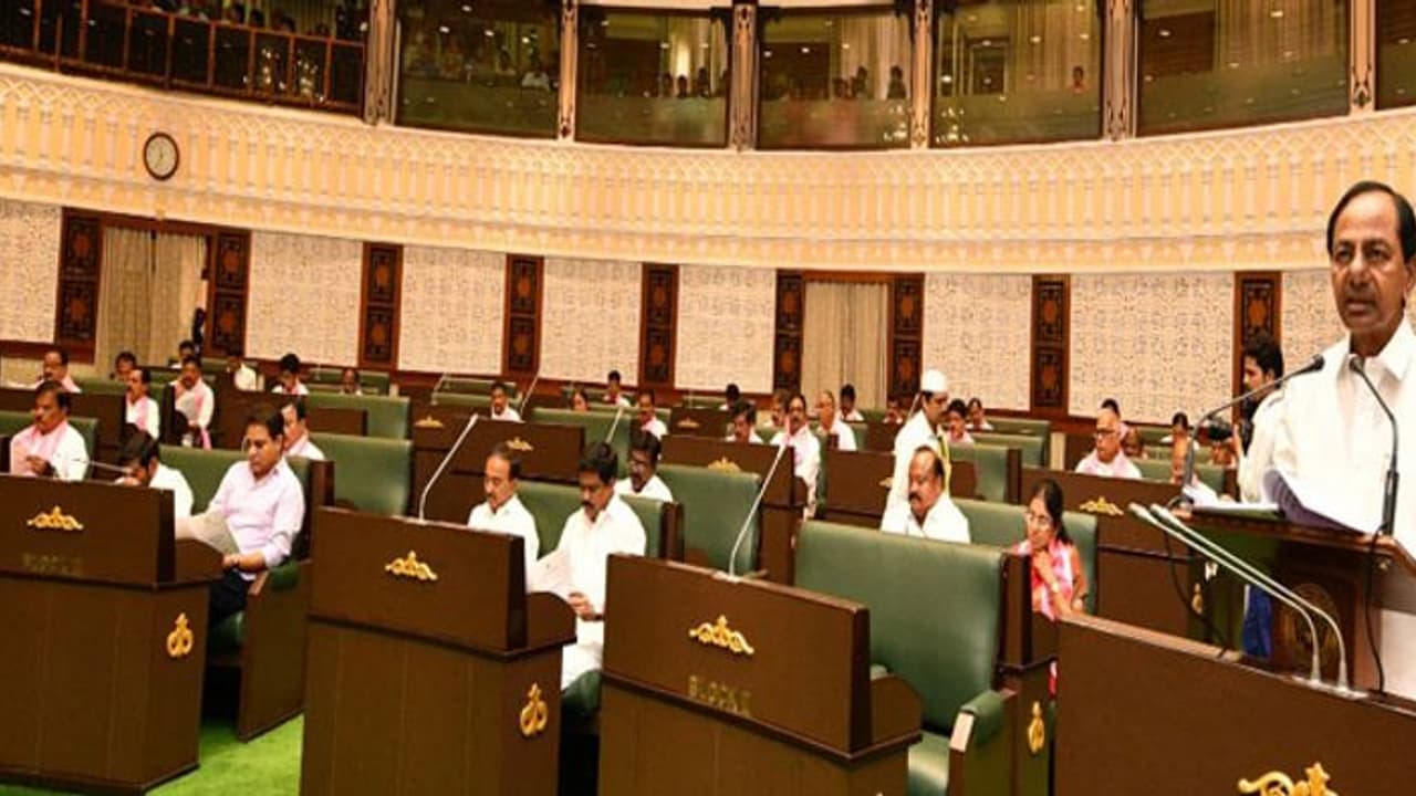 అప్పులు తెచ్చి ప్రాజెక్టులు కడుతున్నాం: కేసీఆర్ అప్పులు తెచ్చి ప్రాజెక్టులు కడుతున్నాం: కేసీఆర్