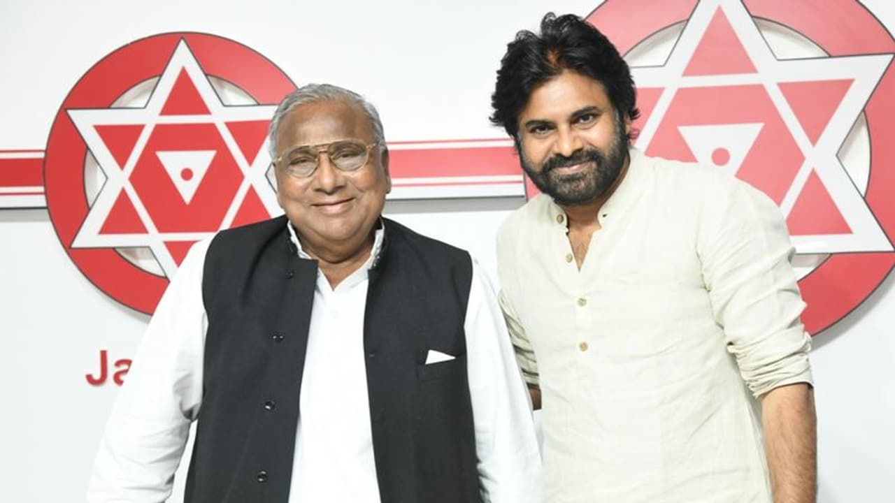 పవన్ కళ్యాణ్ తో కాంగ్రెస్ సీనియర్ నేత వీహెచ్ భేటీ పవన్ కళ్యాణ్ తో కాంగ్రెస్ సీనియర్ నేత వీహెచ్ భేటీ