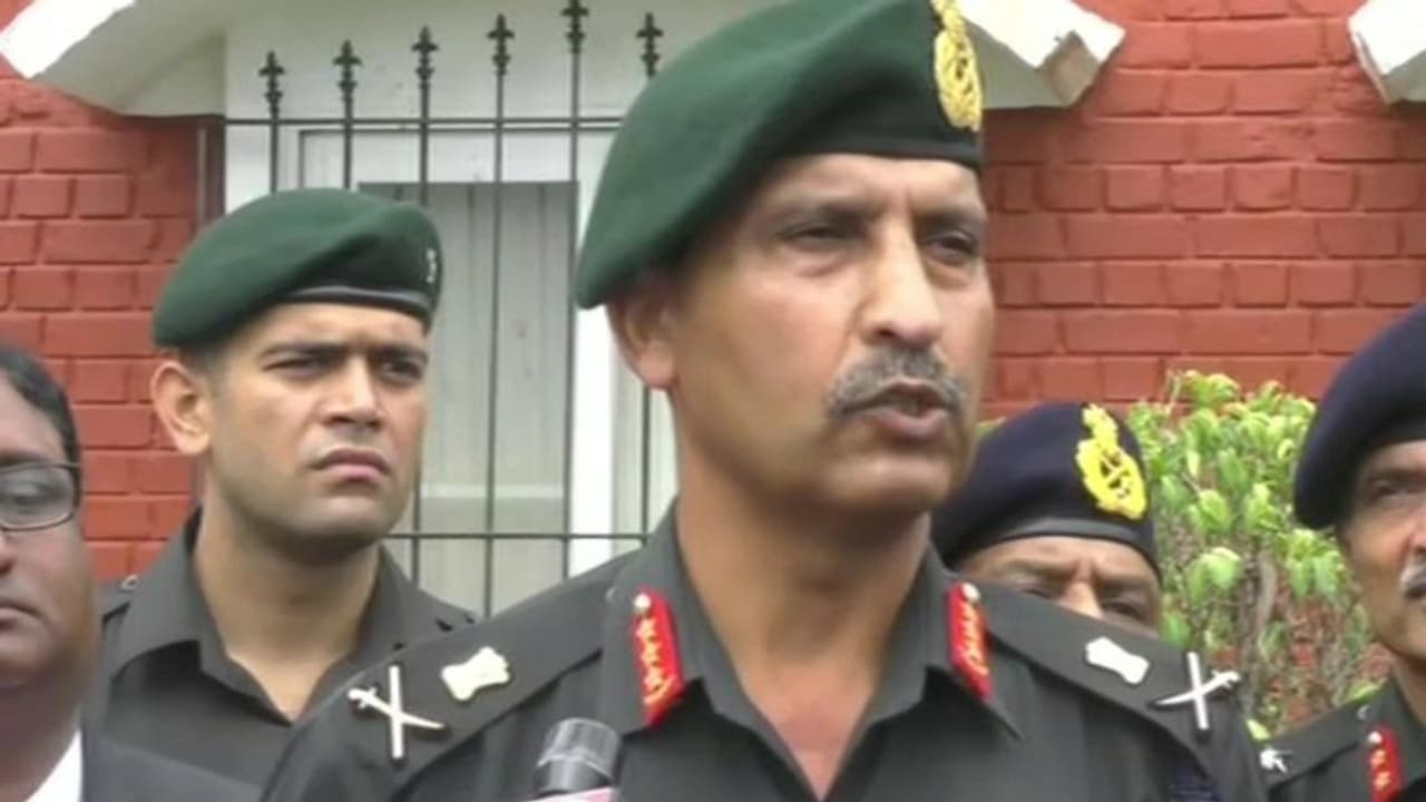 பாகிஸ்தான் பயங்கரவாதிகளின் டார்கெட் தென்னிந்தியா! சிறுகுடா பகுதியில் மிதந்து வந்த படகுகள்... ராணுவம் எச்சரிகை! பாகிஸ்தான் பயங்கரவாதிகளின் டார்கெட் தென்னிந்தியா! சிறுகுடா பகுதியில் மிதந்து வந்த படகுகள்... ராணுவம் எச்சரிகை!