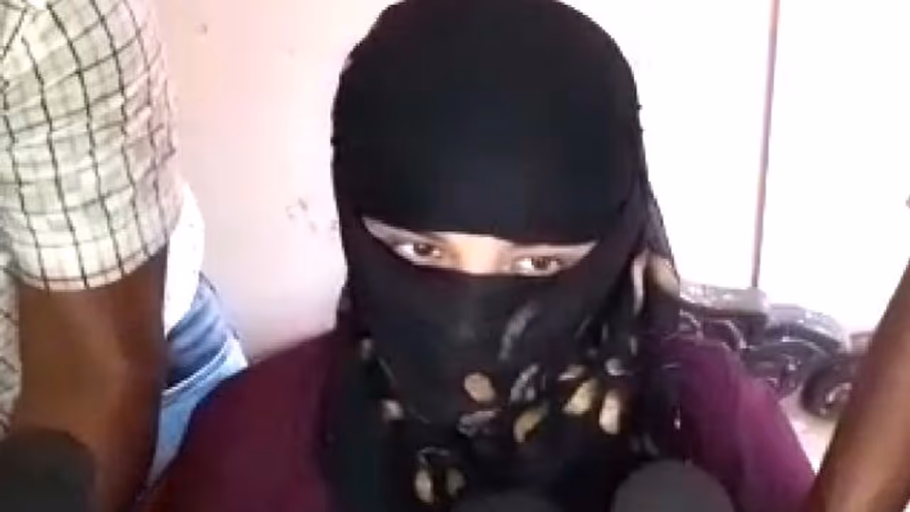 छात्रा ने कहा चिन्मयानंद ने एक साल तक दुष्कर्म किया, मेरे पास सबूत; योगी सरकार पर भी उठाए सवाल