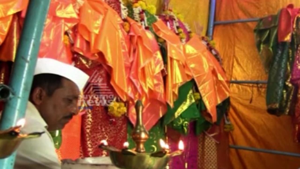 ಹೂವಿನಹಡಗಲಿ: ಮುಸ್ಲಿಮರಿಲ್ಲದ ಊರಲ್ಲಿ ಮೊಹರಂ ಆಚರಣೆ ಹೂವಿನಹಡಗಲಿ: ಮುಸ್ಲಿಮರಿಲ್ಲದ ಊರಲ್ಲಿ ಮೊಹರಂ ಆಚರಣೆ