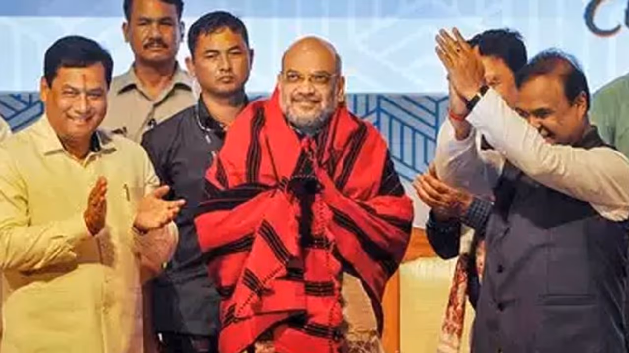 अमित शाह ने कहा, असम ही नहीं, बल्कि पूरे देश को घुसपैठियों से मुक्त करना चाहते हैं अमित शाह ने कहा, असम ही नहीं, बल्कि पूरे देश को घुसपैठियों से मुक्त करना चाहते हैं