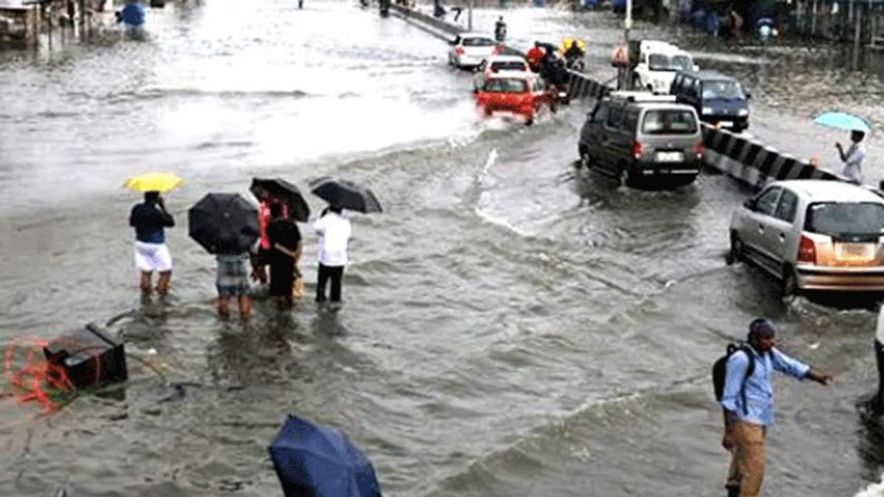 जाते जाते फिर कहर बन रहा है मानसून, दस राज्यों में हो सकती है भारी बारिश