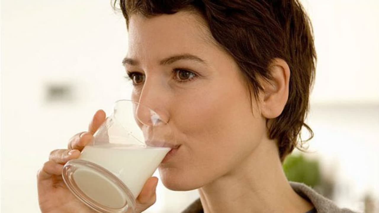 ഉറങ്ങുന്നതിന് മുമ്പായി പാല് കുടിക്കാമോ? അറിയാം ഈ നാല് കാര്യങ്ങള്... ഉറങ്ങുന്നതിന് മുമ്പായി പാല് കുടിക്കാമോ? അറിയാം ഈ നാല് കാര്യങ്ങള്...