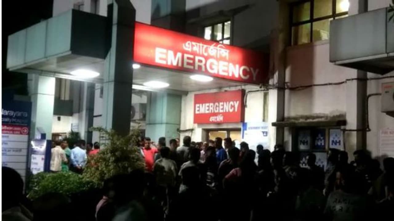 মধ্যমগ্রাম, মুর্শিদাবাদে তৃণমূল অফিসে শ্যুটআউট, মৃত ১, গুরুতর আহত ২ নেতা মধ্যমগ্রাম, মুর্শিদাবাদে তৃণমূল অফিসে শ্যুটআউট, মৃত ১, গুরুতর আহত ২ নেতা