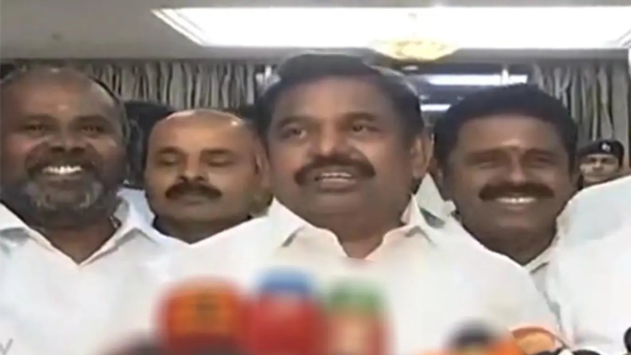 எடப்பாடி சிரிக்கிறாரா..? அழுகிறாரா..? பெட் கட்டி கிண்டலடிக்கும் திமுக..!