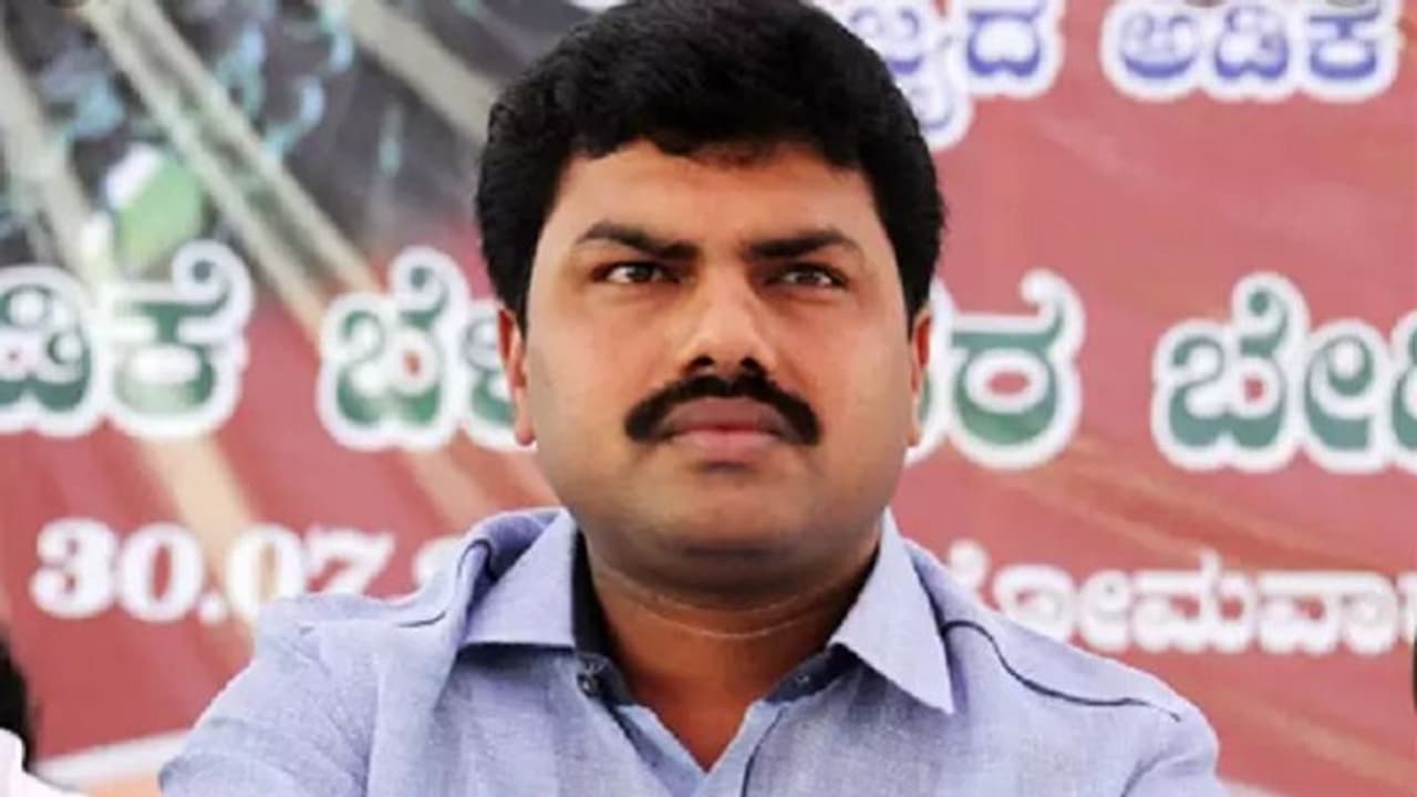 ‘ಕೇಂದ್ರ, ಯಡಿಯೂರಪ್ಪ ಆಶೀರ್ವಾದದಿಂದ ರೈಲ್ವೆ ಅಭಿವೃದ್ಧಿ ಸಾಧ್ಯವಾಗಿದೆ’ ‘ಕೇಂದ್ರ, ಯಡಿಯೂರಪ್ಪ ಆಶೀರ್ವಾದದಿಂದ ರೈಲ್ವೆ ಅಭಿವೃದ್ಧಿ ಸಾಧ್ಯವಾಗಿದೆ’