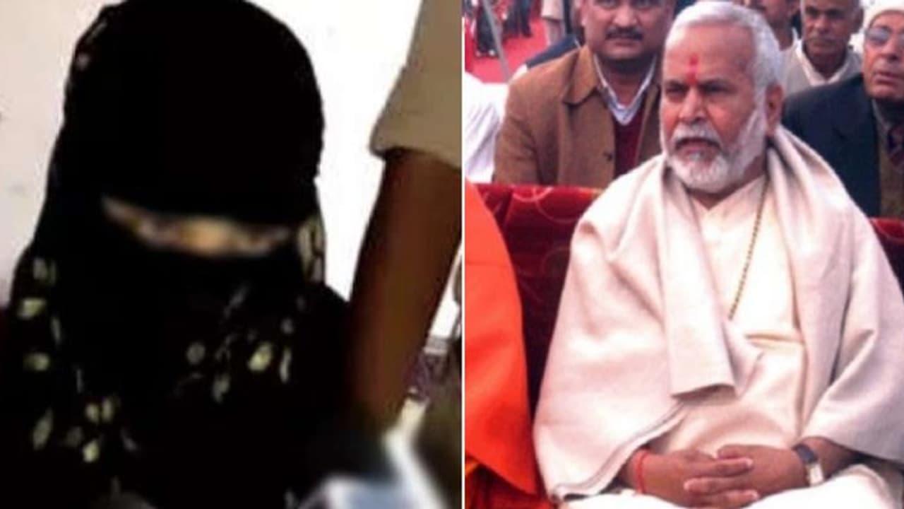 என்னை கற்பழித்தார்... ஒரு வருஷமா உடல் ரீதியாக சீரழித்தார்! பல பெண்கள் கற்பை சூறையாடினார் ஆதாரம் இருக்கு! மாணவி பரபரப்பு புகார் என்னை கற்பழித்தார்... ஒரு வருஷமா உடல் ரீதியாக சீரழித்தார்! பல பெண்கள் கற்பை சூறையாடினார் ஆதாரம் இருக்கு! மாணவி பரபரப்பு புகார்