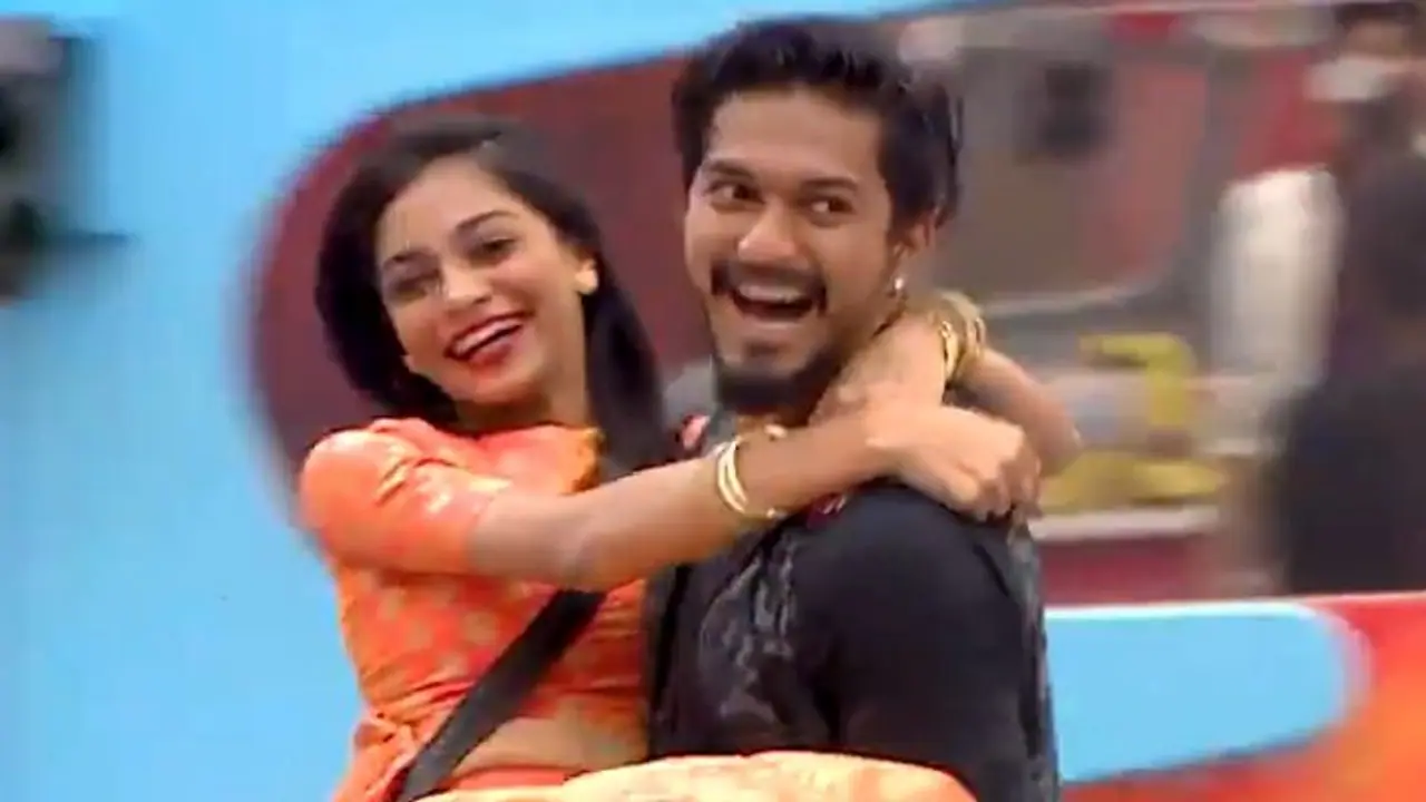 பிக்பாஸ் வீட்டிற்குள் வந்த முகேனின் அம்மா..! தங்கையை பார்த்ததும் இப்படி மாறிவிட்டாரே? பிக்பாஸ் வீட்டிற்குள் வந்த முகேனின் அம்மா..! தங்கையை பார்த்ததும் இப்படி மாறிவிட்டாரே?