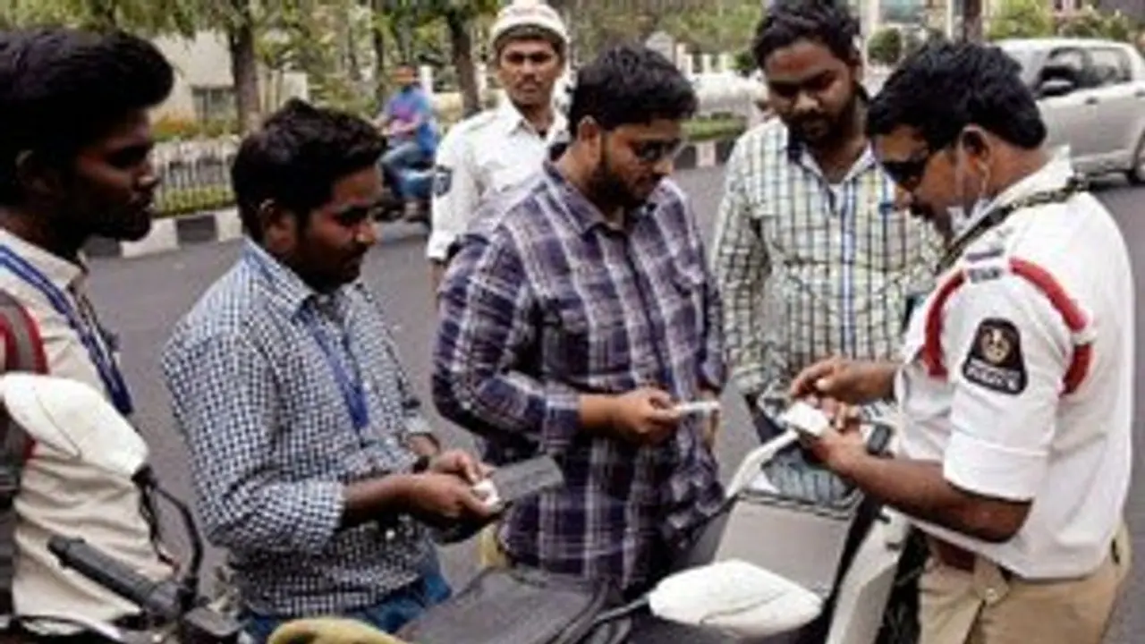 ಅಬ್ಬಾ ದಂಡ... ಒಂದೇ ವಾರದಲ್ಲಿ 1 ಕೋಟಿ ರು. ಸಂಗ್ರಹ ಅಬ್ಬಾ ದಂಡ... ಒಂದೇ ವಾರದಲ್ಲಿ 1 ಕೋಟಿ ರು. ಸಂಗ್ರಹ